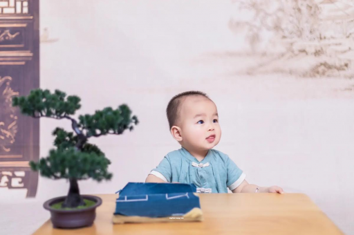昭通怀孕肚子中间凹两边凸