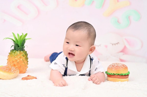 昭通宝宝在妈妈肚子里